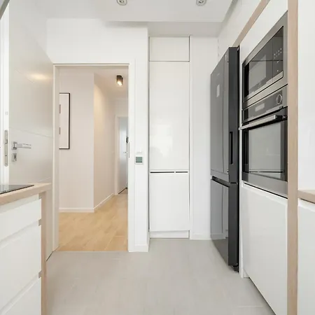 Elegancki Apartament Z Balkonem I Klimatyzacja By Renters Prestige