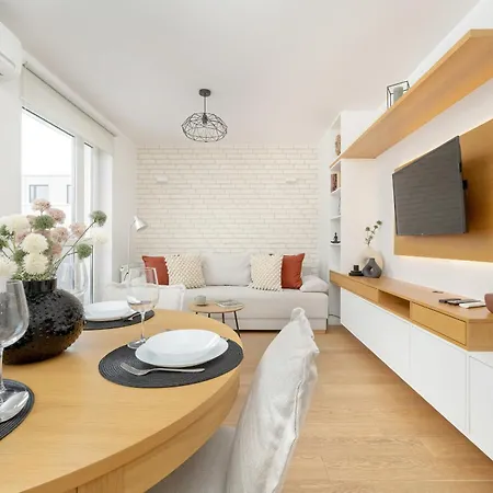 Elegancki Apartament Z Balkonem I Klimatyzacja By Renters Prestige *