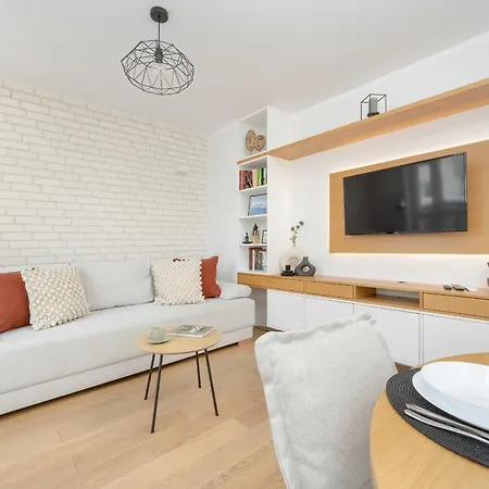 Elegancki Apartament Z Balkonem I Klimatyzacja By Renters Prestige